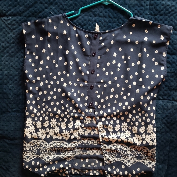 Blouse - Picture 2 of 3